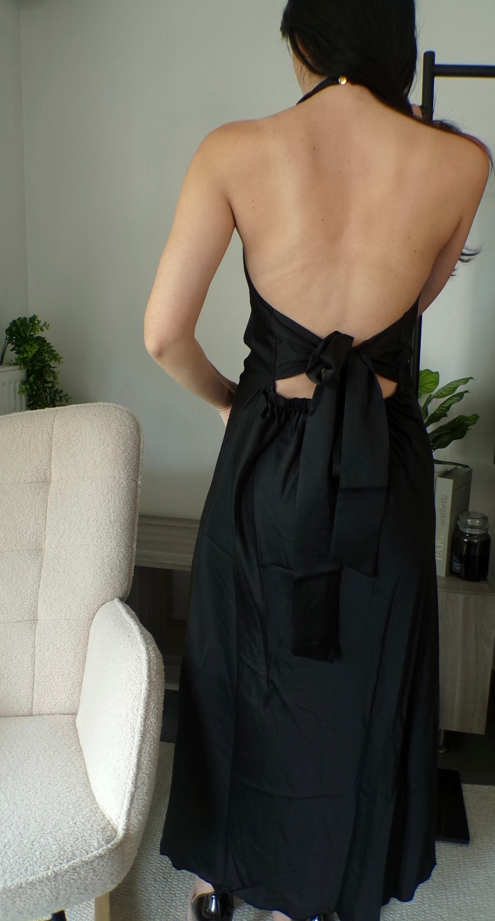 Robe longue satinée dos nu - noire