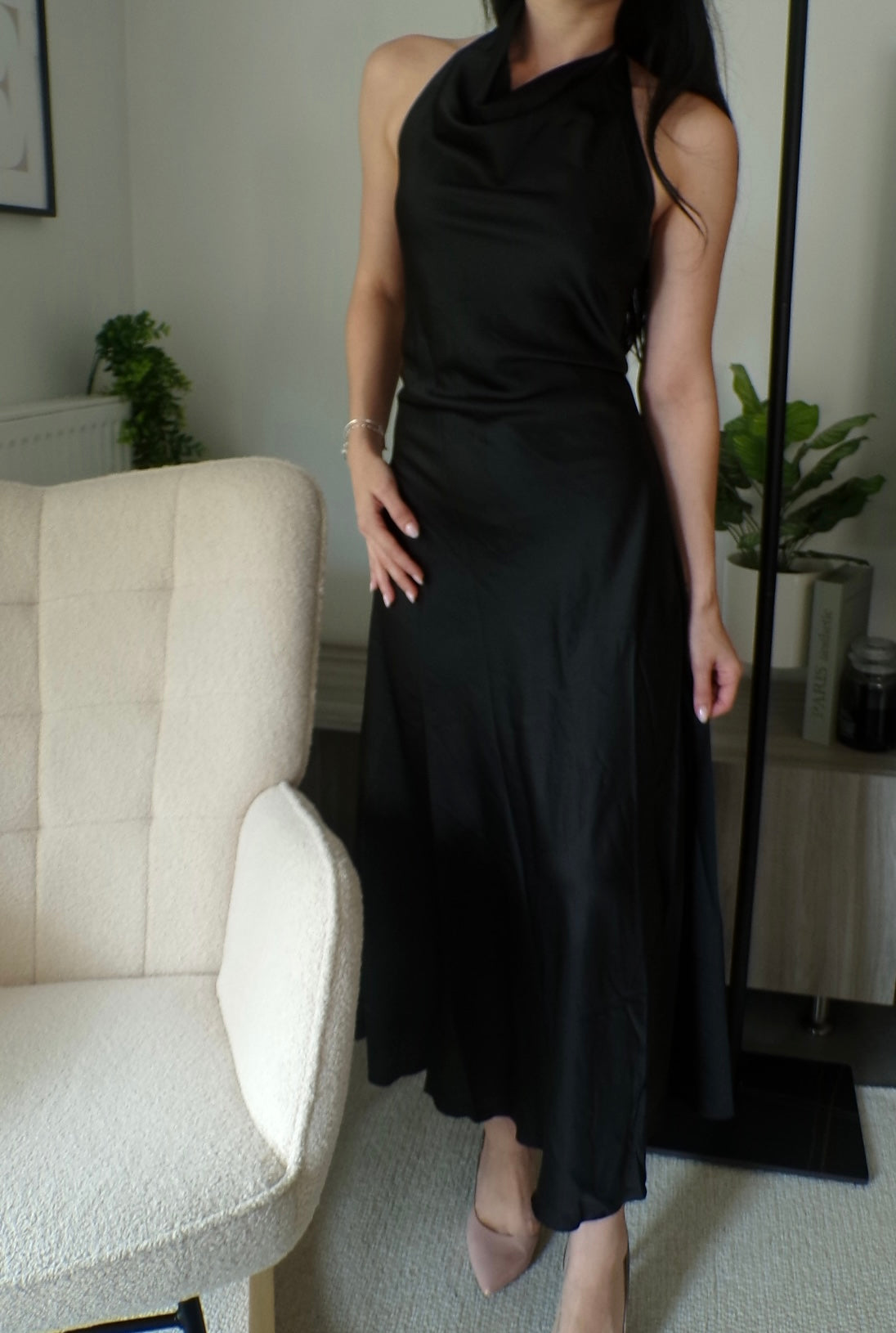 Robe longue satinée dos nu - noire