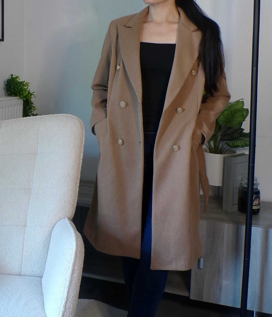 Manteau à chevrons avec ceinture (caramel)