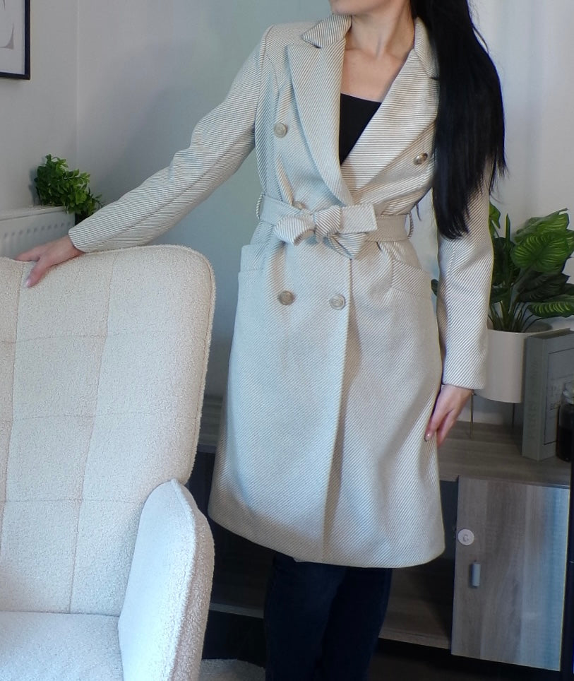 Manteau à chevrons avec ceinture (écru)