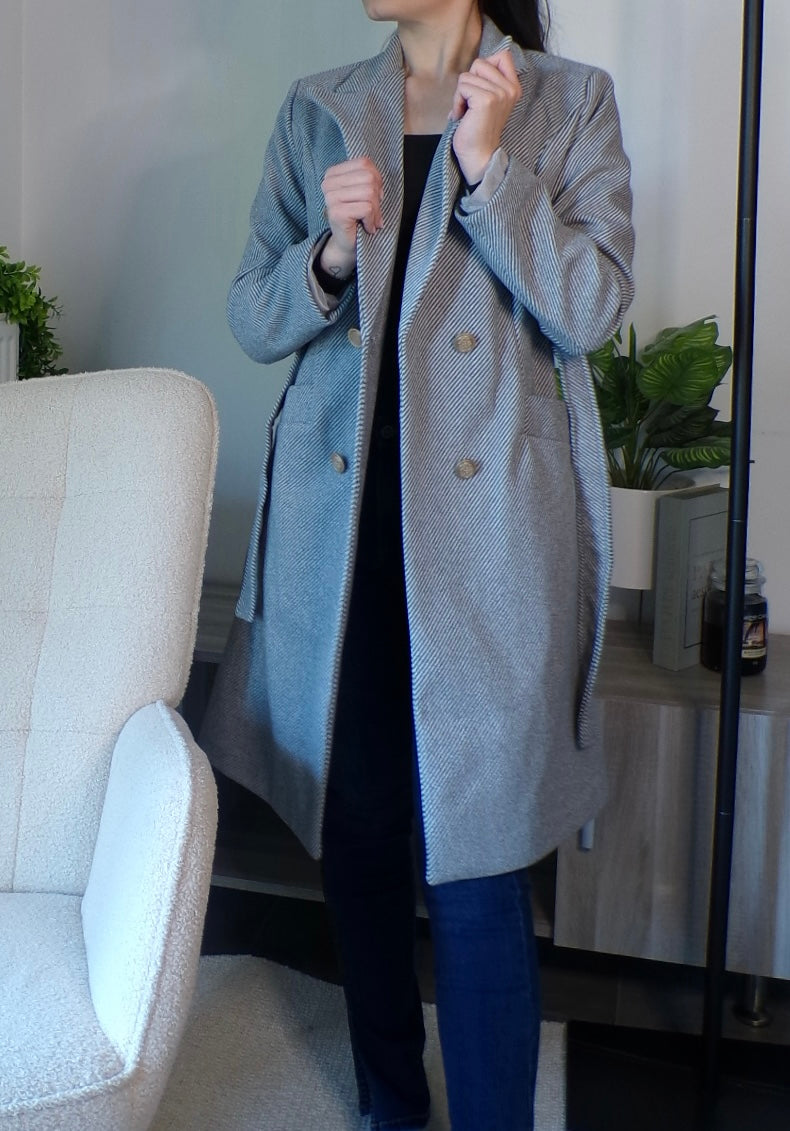 Manteau à chevrons avec ceinture (gris)