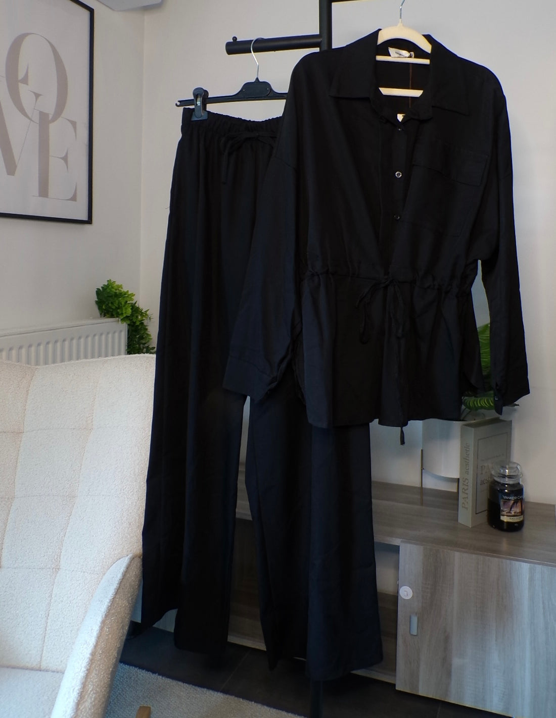 Ensemble chemise nouée à la taille & pantalon large noir
