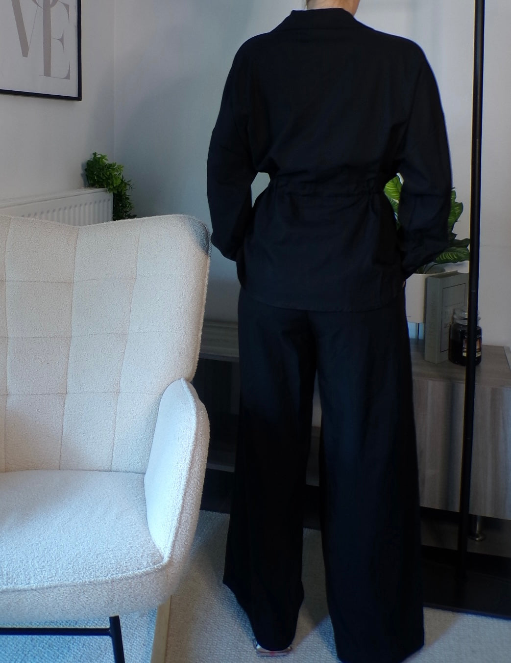 Ensemble chemise nouée à la taille & pantalon large noir