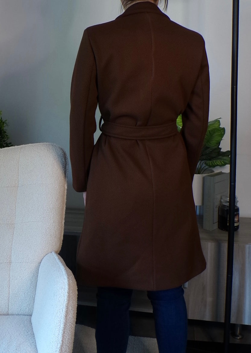 Manteau à chevrons avec ceinture (chocolat)