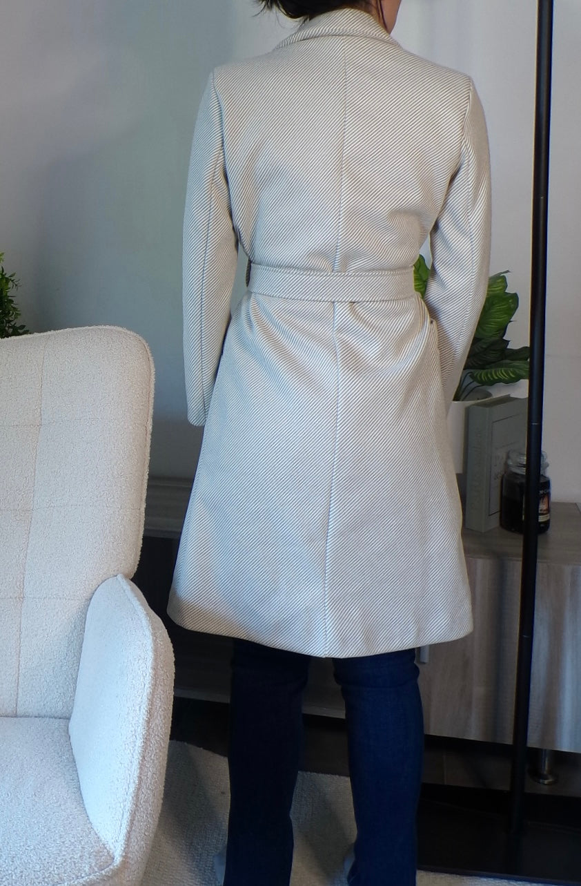 Manteau à chevrons avec ceinture (écru)
