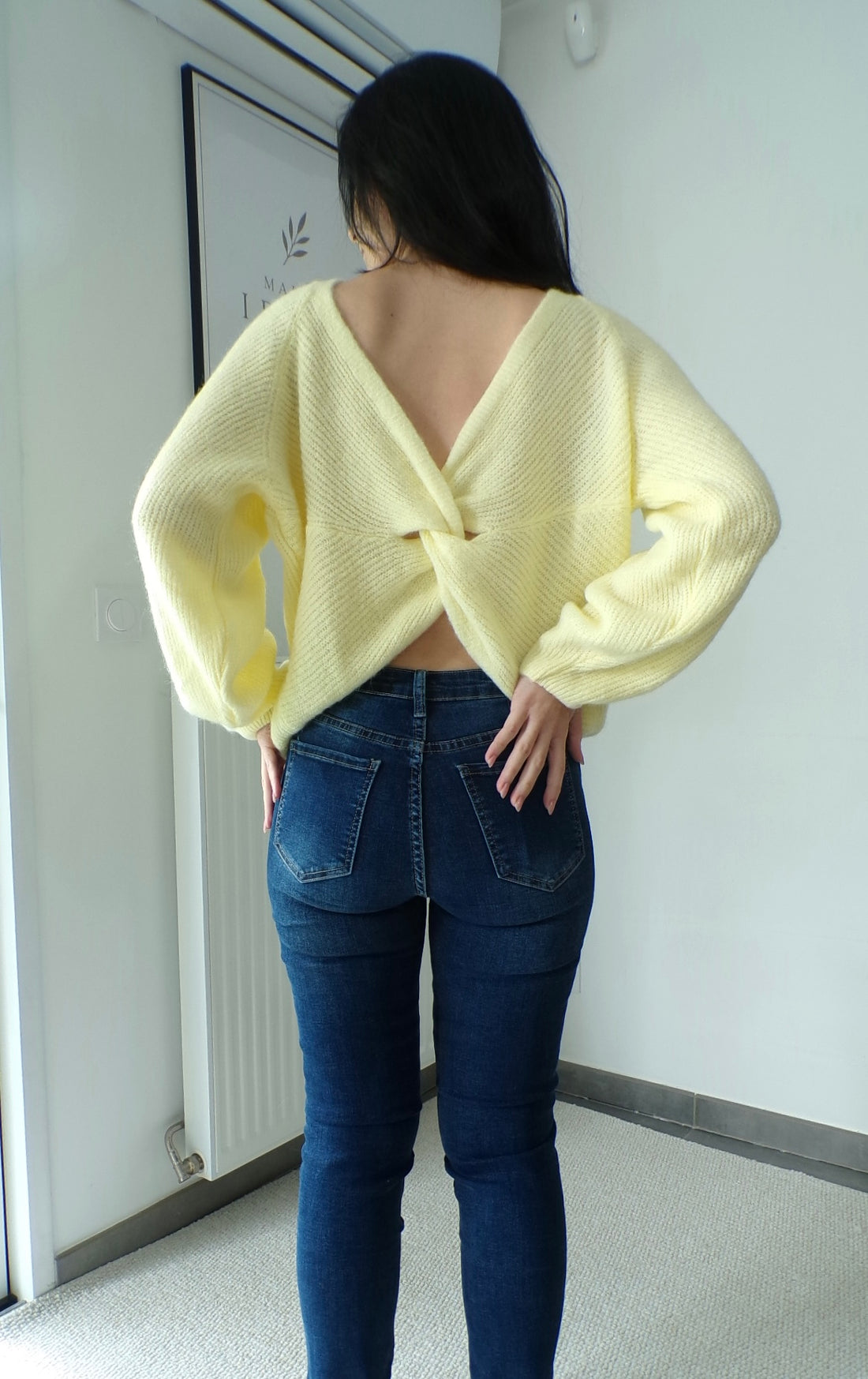 Pull en maille alpaga à décolleté twisté réversible