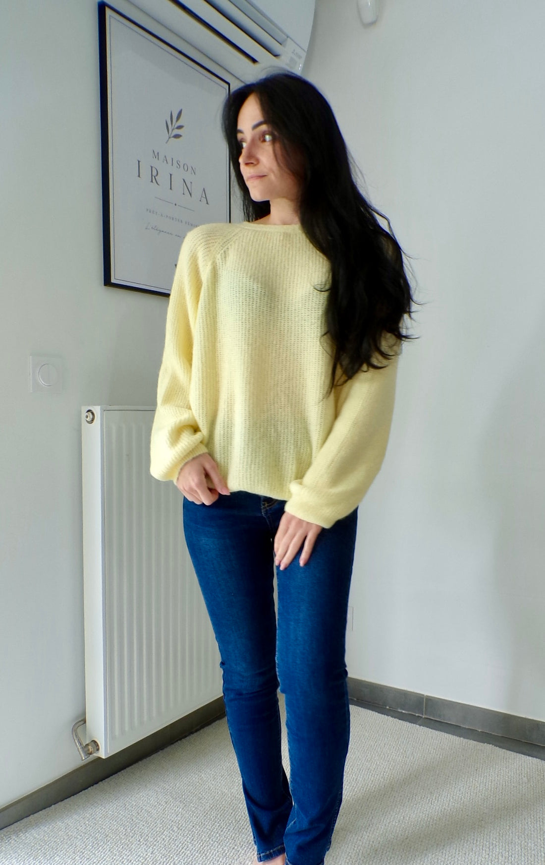 Pull en maille alpaga à décolleté twisté réversible