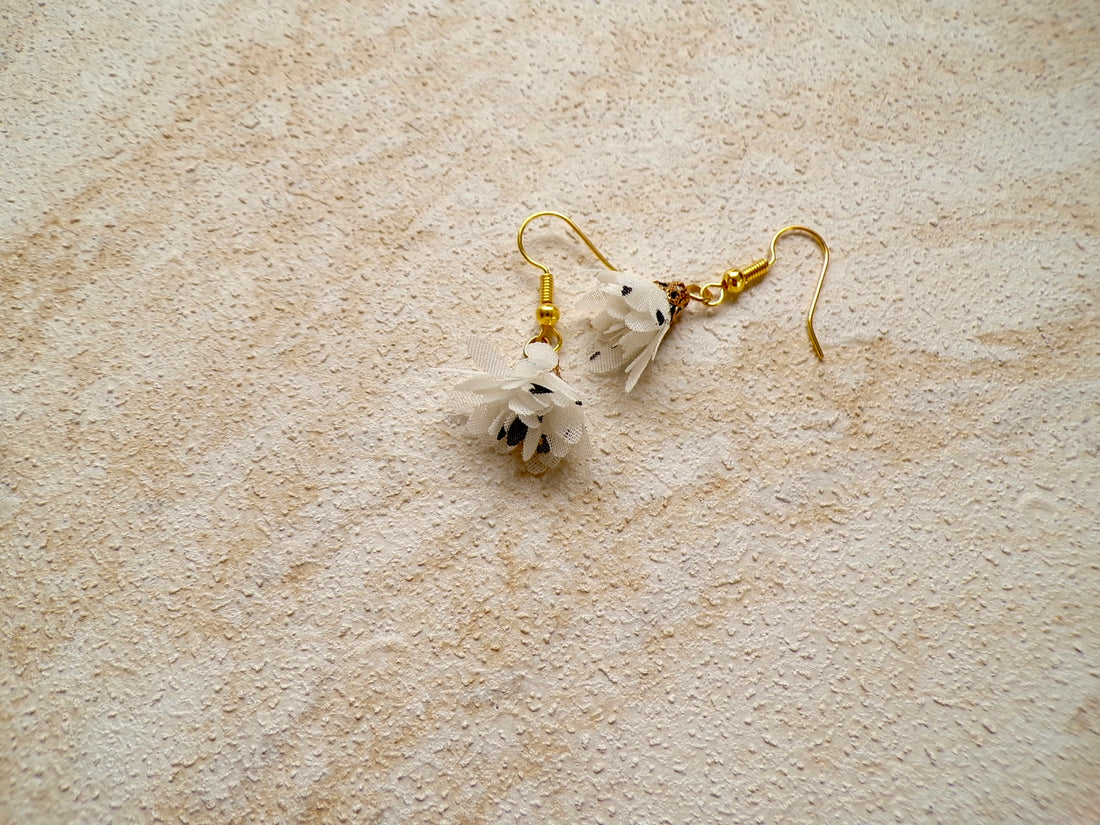 Boucles d’oreilles Fleurs tissu - blanc