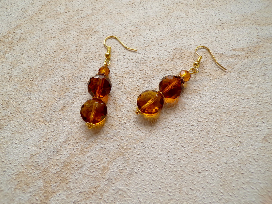Boucles d’Oreilles Éclat Caramel en Perles de Verre